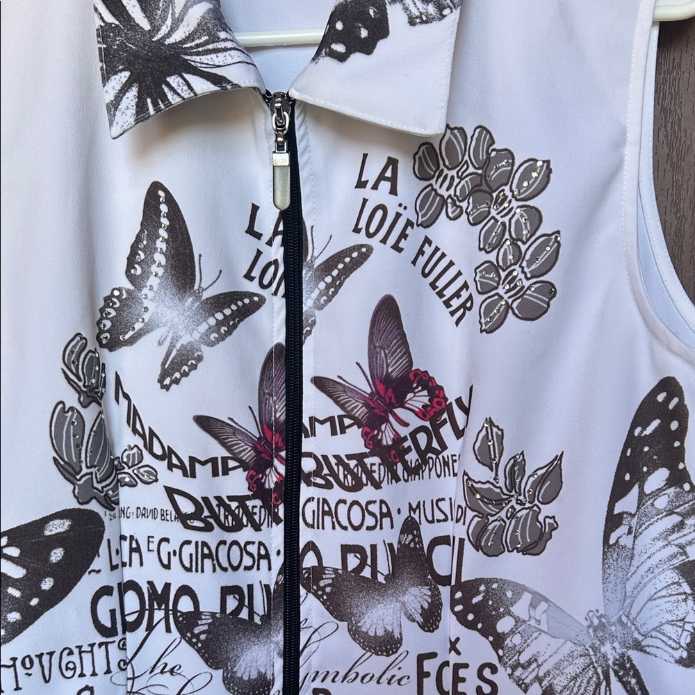 Elegant Butterfly Print Sleeveless Blouse - Picture 2 of 10